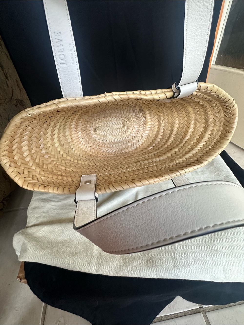 ✨Excellent Condition/Natural Woven Straw Tote with White Leather Trim Small✨ - Picture 7 of 15